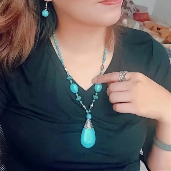 Bohemian Turquoise Beaded Stone Pendant Necklace - Picture 3 of 7